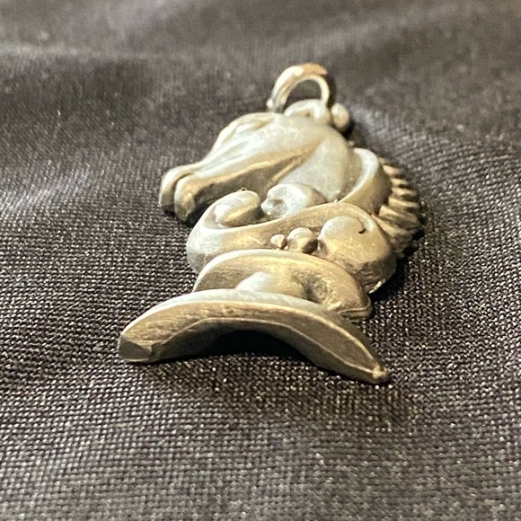 Michele Lynn Knight Chess Pendant, Vintage, Metal - Picture 3 of 7